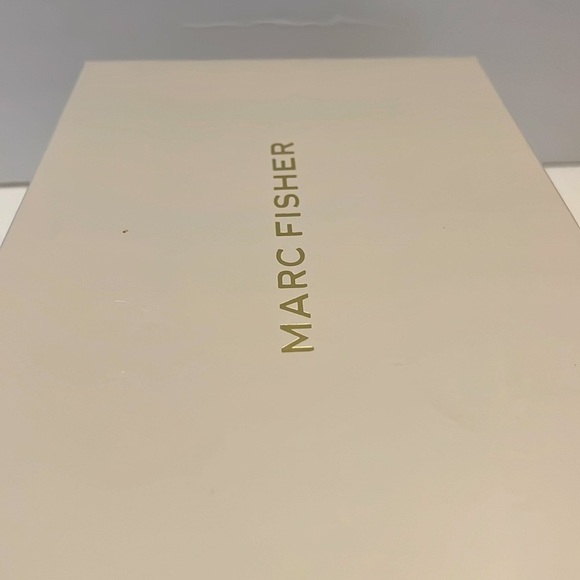 Marc Fisher Bonis Flat Sandals Size 10 New in Box - Picture 3 of 10